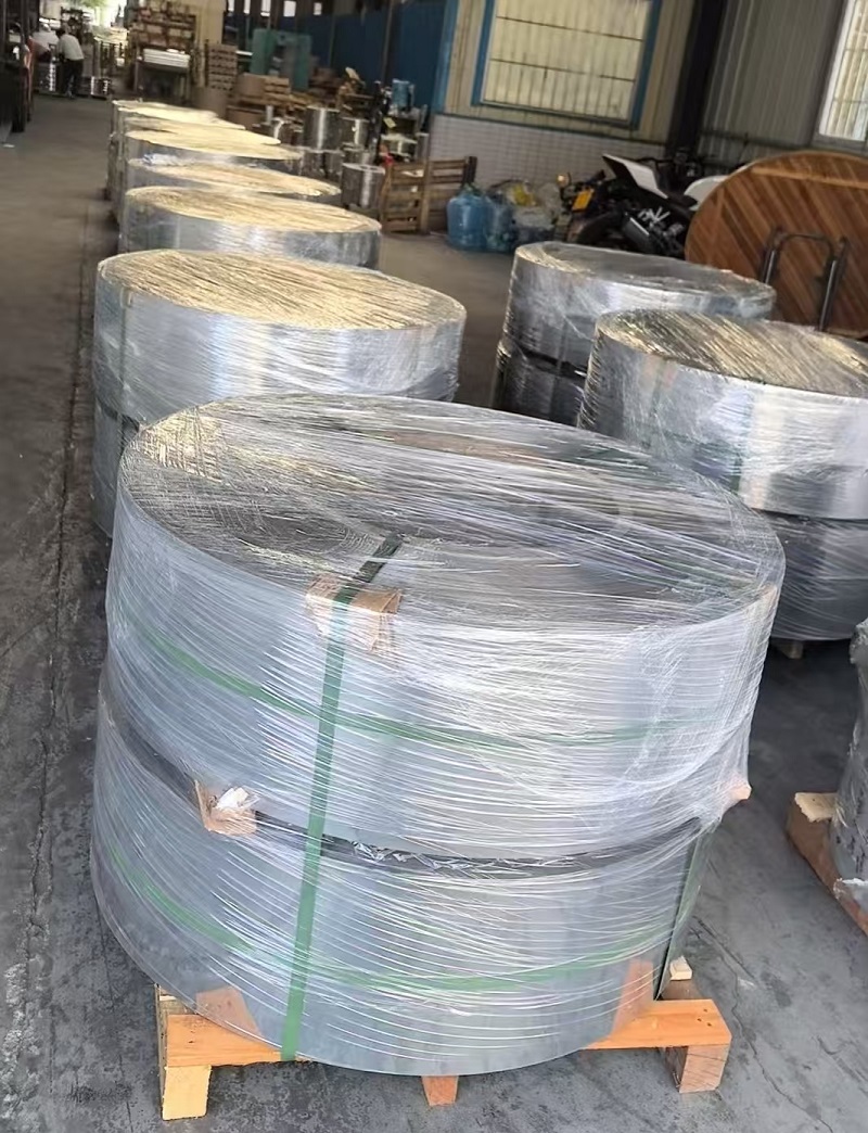 確実な工場出荷完了：フォークリフト積み込みで安全かつ迅速な海外配送を実現